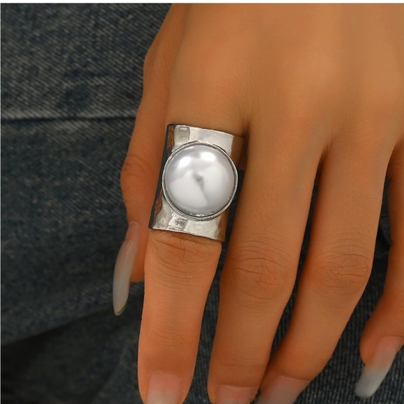 Anthropologie Jewelry - Sculptural Baroque Pearl Signet Ring